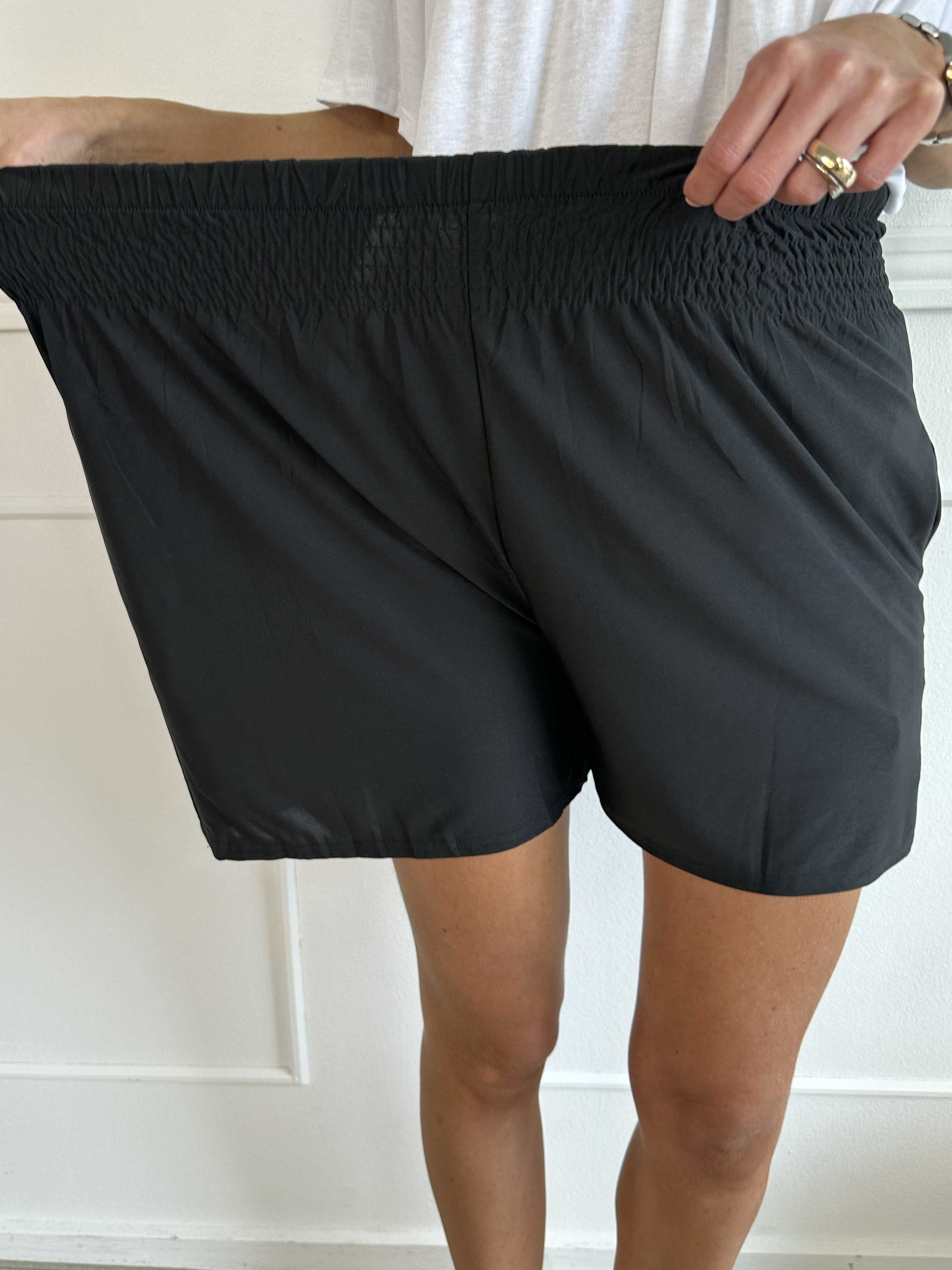 Pams Plain Shorts - Shorts i elastisk stof med elastikkant